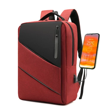 Fedélzeti méretű laptophátizsák  USB csatlakozóval