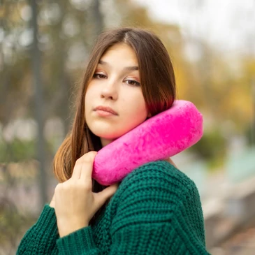 Pihe puha plüss nyakpárna pink színben