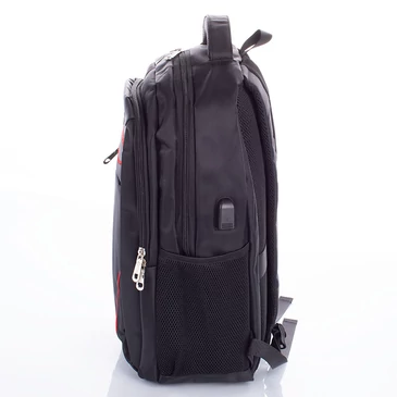 Laptophátizsák USB töltővel fekete színben