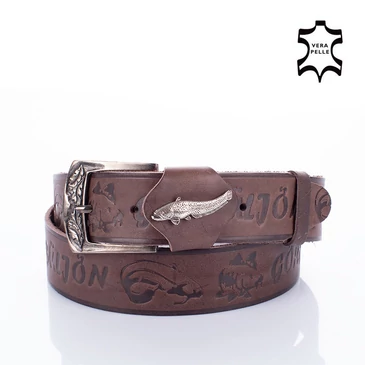 Horgász öv harcsa mintával sötétbarna színben 125 cm