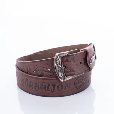 Horgász öv harcsa mintával sötétbarna színben 125 cm