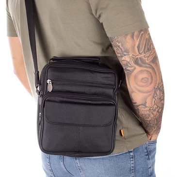  Valódi bőr férfi oldaltáska fekete színben