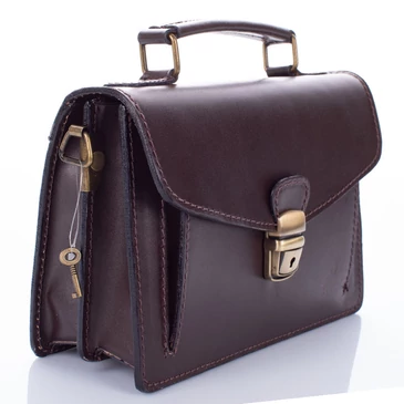Praktikus férfi bőrtáska sötétbarna színben