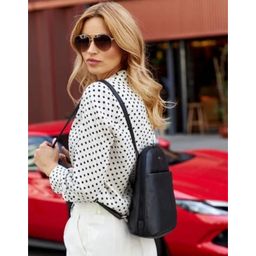  Női valódi bőr Városi  hátizsák fekete színben