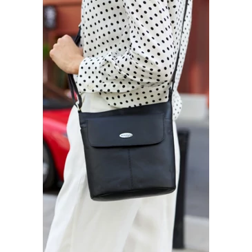 Valódi bőr Női oldaltáska fekete színben