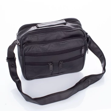 Férfi oldaltáska fekete színben