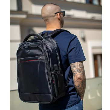 Ultraerős Fedélzeti méretű laptophátizsák  USB töltővel