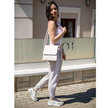 Női bézs praktikus oldaltáska