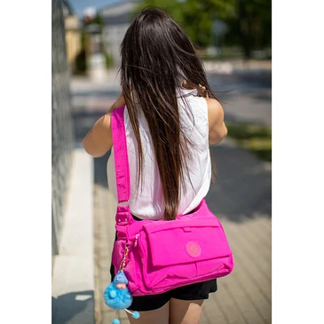 Fantasy női oldaltáska pink színben ajándék kulcstartóval