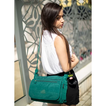 Angel sokzsebes női oldaltáska ajándék kulcstartóval