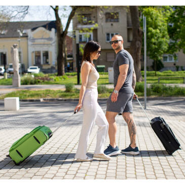 Travelway Prémium Bőrönd Kabin méret Diplomata kék színben WIZZAIR méret