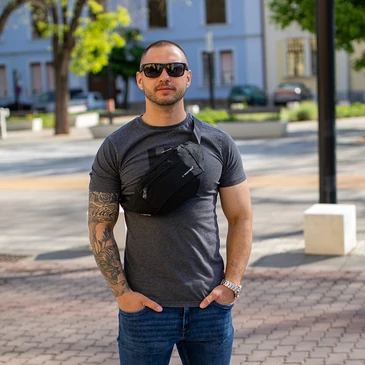 AdventureR  3 zsebes övtáska fekete színben 