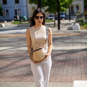 Keresztpántos női oldaltáska 