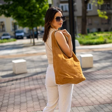 Valódi velúrbőr női táska karamel színben