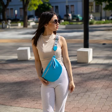 Keresztpántos női oldaltáska 