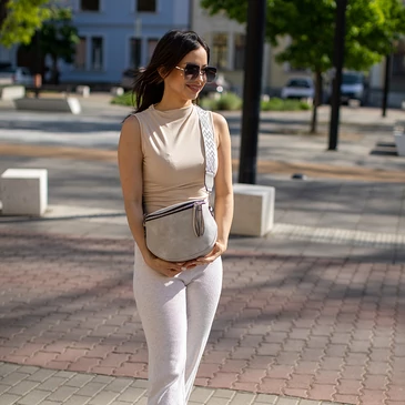 Keresztpántos női oldaltáska 