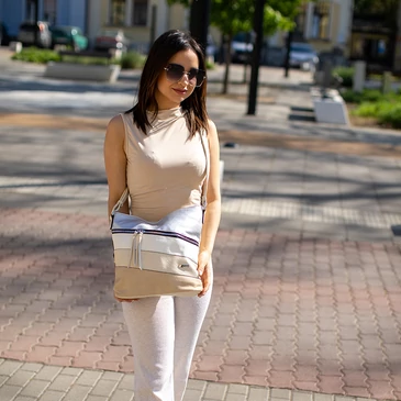 Sokzsebes női oldaltáska 