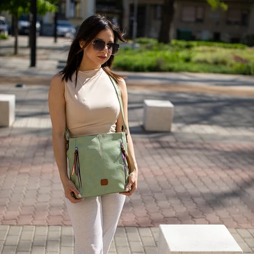 Sokzsebes női oldaltáska mentazöld színben 8172 Menta