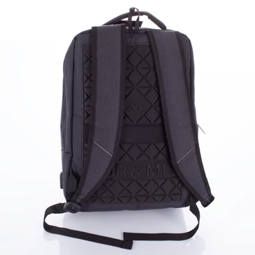 Fedélzeti méretű laptophátizsák USB csatlakozóval