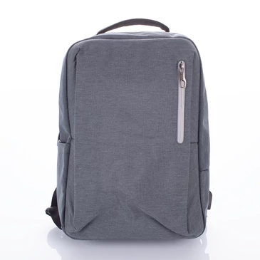 Fedélzeti méretű laptophátizsák USB csatlakozóval