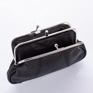 Valódi bőr csatos pénztárca fekete színben