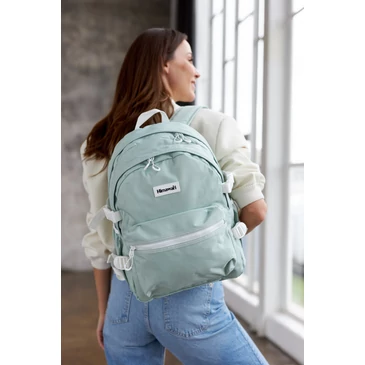 Városi, tágas hátizsák vízálló anyagból Mentazöld színben