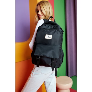 Női Nagyméretű Városi Hátizsák Fekete színben