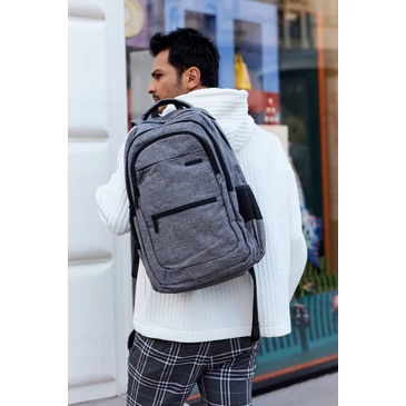 Tágas Laptoptartós Hátizsák