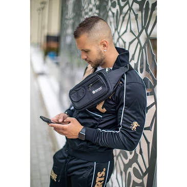 AdventureR nagyméretű övtáska fekete színben AT5252