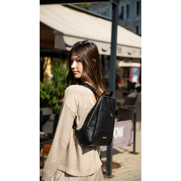 Valódi bőr női hátizsák fekete színben