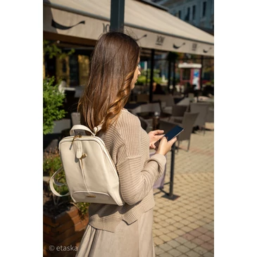 Valódi bőr női hátizsák világosbézs színben