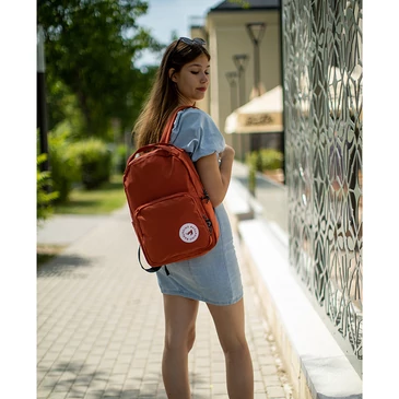 KÉZIPOGGYÁSZ MÉRETŰ  HÁTIZSÁK  Narancs színben