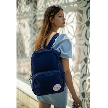 KÉZIPOGGYÁSZ MÉRETŰ  HÁTIZSÁK  Kék színben