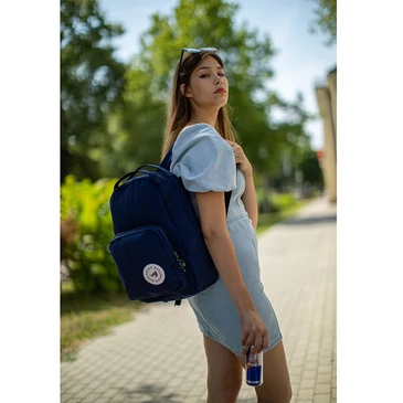 KÉZIPOGGYÁSZ MÉRETŰ  HÁTIZSÁK  Kék színben