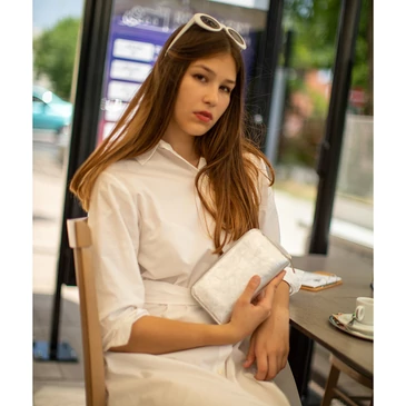 Valódi bőr ezüst színű körbezippes női pénztárca