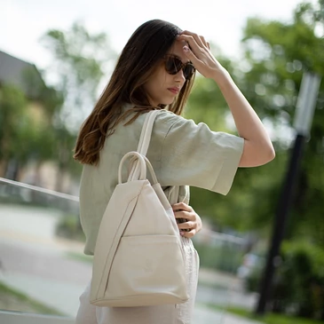 Valódi bőr női hátizsák bézs színben 6925