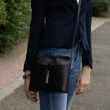 Fairy valódi bőr női oldaltáska fekete színben