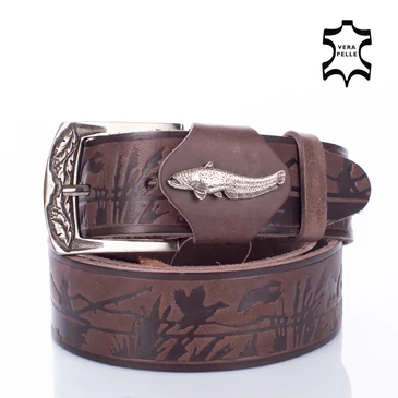 Horgász öv harcsa mintával sötétbarna színben 125 cm