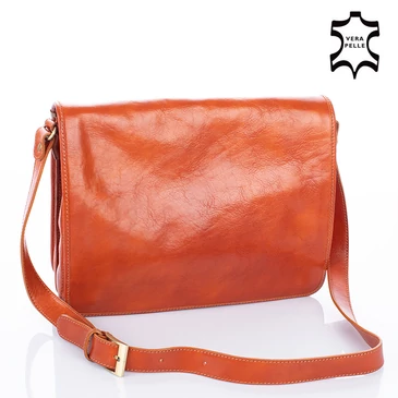 Valódi bőr férfi válltáska világosbarna színben