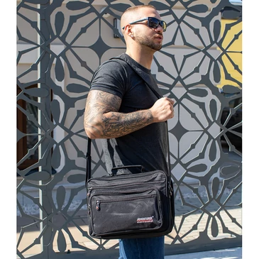 AdventureR Férfi válltáska Fekete színben 