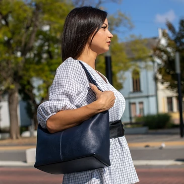 Valódi bőr női táska sötétkék színben
