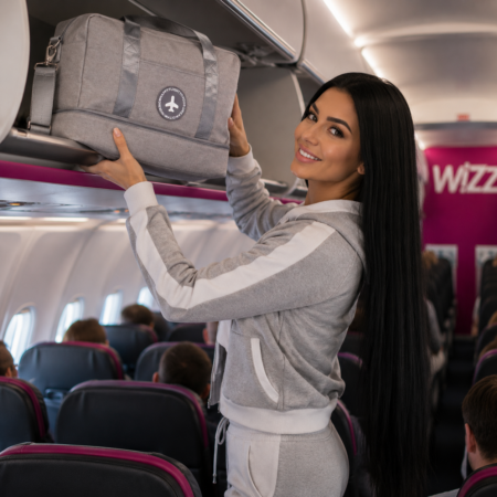 Utazótáska  Wizzair méretű fedélzeti táska 40 x 30 x 20 cm szürke színben