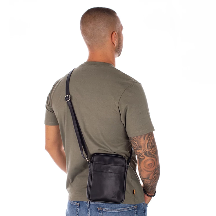 Valódi bőr férfi oldaltáska fekete színben Made in Italy