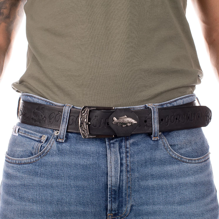 Horgász öv ponty mintával fekete színben 135 cm-től 90 cm-ig