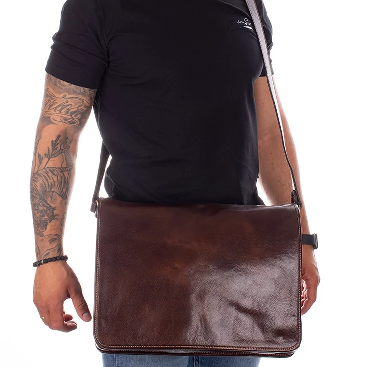 Valódi bőr férfi oldaltáska barna színben