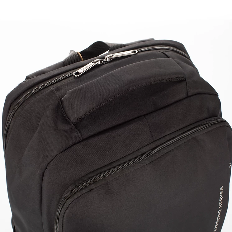 Fedélzeti méretű laptophátizsák  USB csatlakozóval