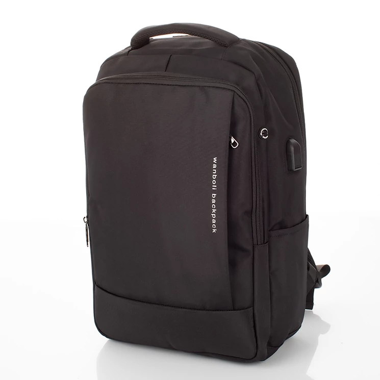 Fedélzeti méretű laptophátizsák  USB csatlakozóval