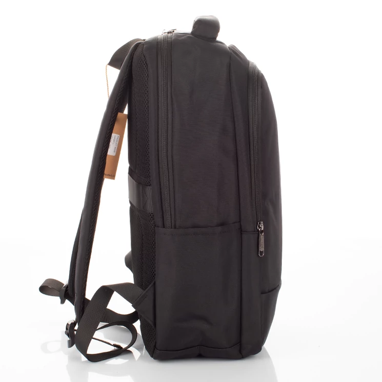 Fedélzeti méretű laptophátizsák  USB csatlakozóval