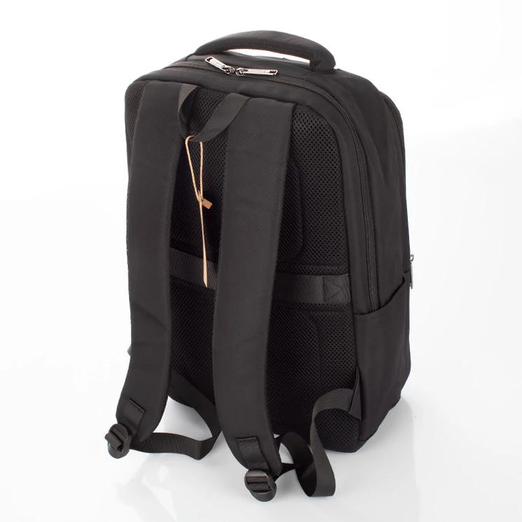 Fedélzeti méretű laptophátizsák  USB csatlakozóval