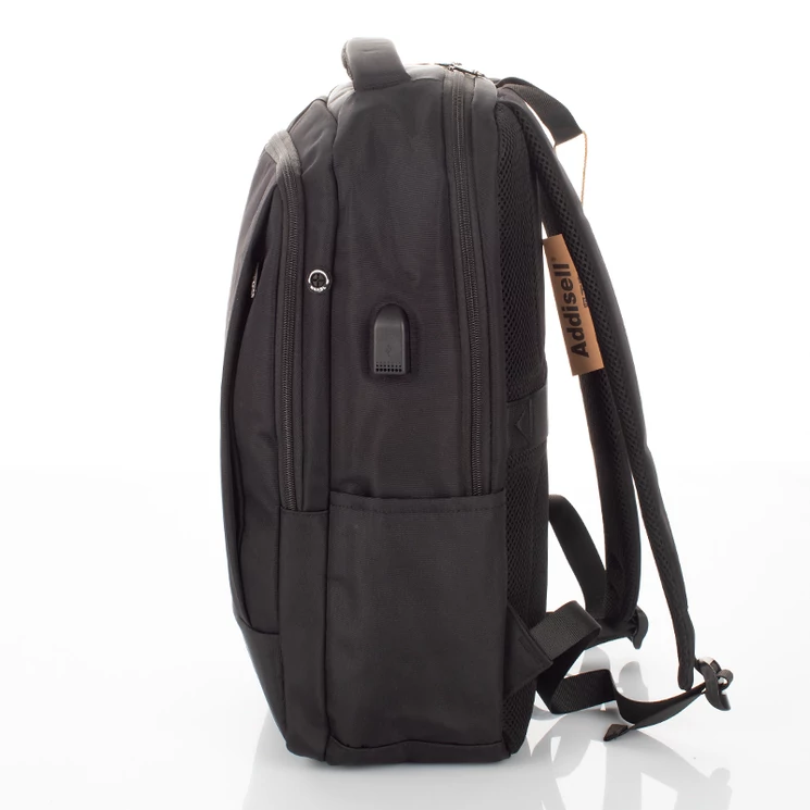 Fedélzeti méretű laptophátizsák  USB csatlakozóval